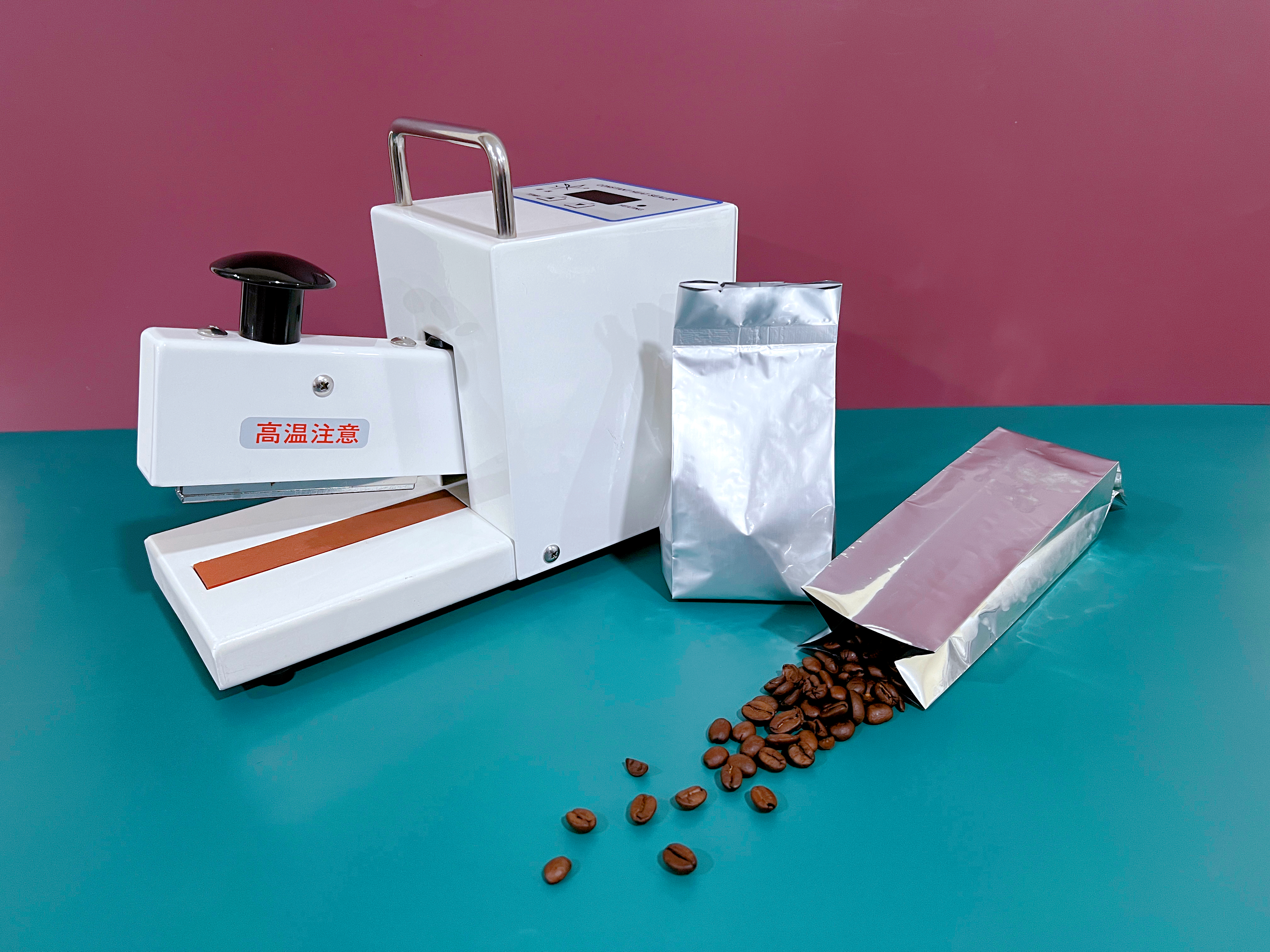 How to choose a suitable sealing machine? (Impulse heat sealer vs. constant heat sealer)