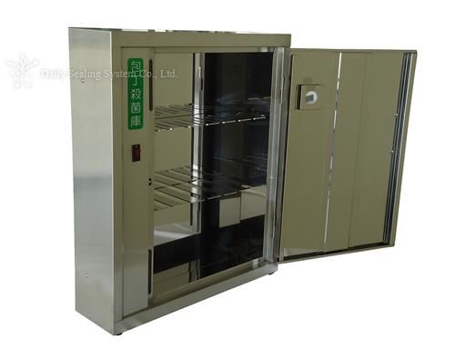 Reinforced-rack wall-mounted UV knife cabinet with baffle and double shelf, 7 knives